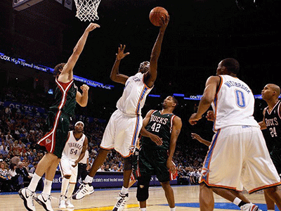 17999起？杨毅谈今年NBA中国赛：去的要么特别有钱 要么特爱NBA